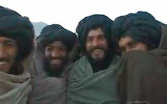 Ταλιμπάν ποζάρουν για πρώτη φορά στη ζωή τους σε κάμερα