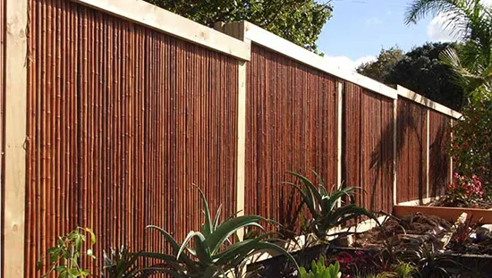 desain pagar dari bambu