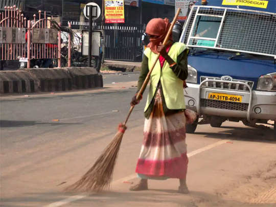 Mahoba: स्वच्छता को लेकर ऑनलाइन निगरानी की तैयारी, ऑनलाइन उपस्थिति दर्ज कराएंगे सफाईकर्मी