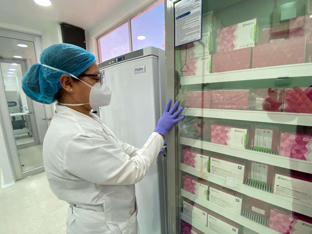 hoyennoticia.com, Cerrejón y Gobernación adelantaron entrega de ultracongelador para vacunas Covid-19