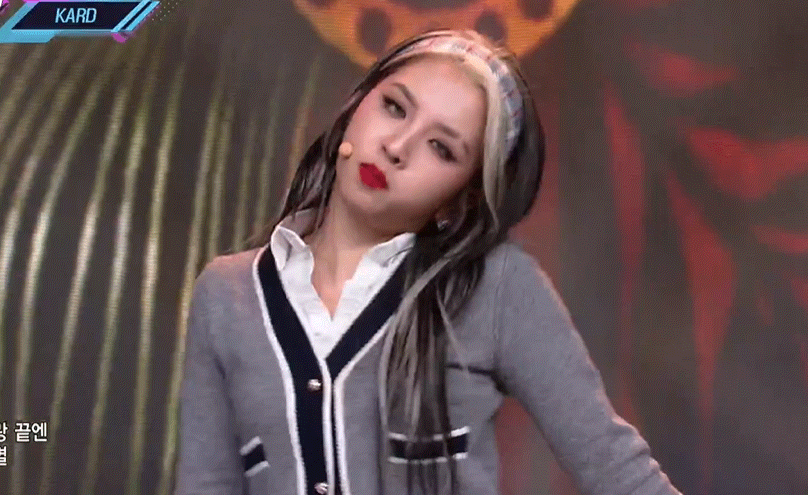 데뷔하고 처음 교복입었는데 분위기 완전 사학루등 | 인스티즈