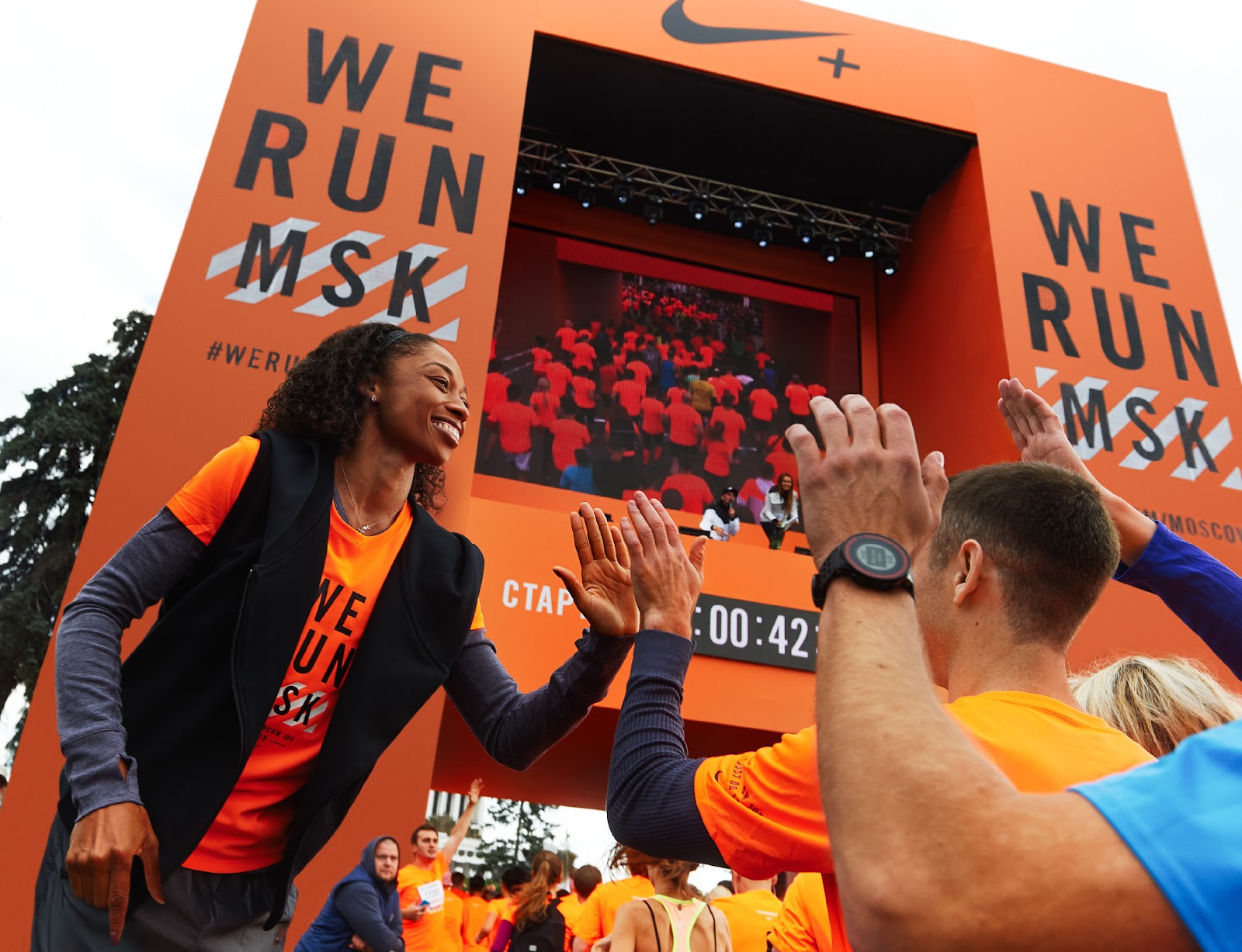First ad. We Run Moscow. We Run Moscow футболка. We Run msk 2014. Nike we Run Moscow.