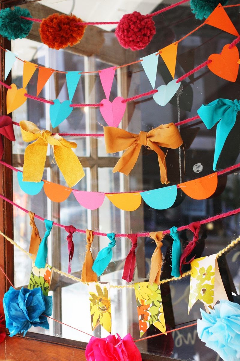 DIY GUIRNALDA  POMPONES, TELAS Y PAPEL