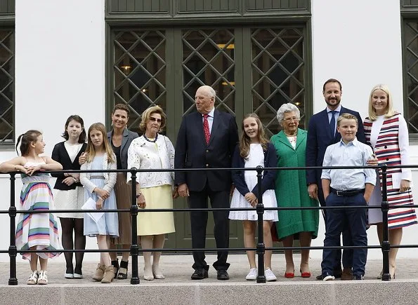 Queen Sonja, Crown Princess Mette-Marit, Crown Prince Haakon, Princess Ingrid Alexandra, Prince Sverre Magnus, Princess Astrid, Princess Maertha Louise, Maud Angelica Behn, Leah Isadora Behn and Emma Tallulah Behn