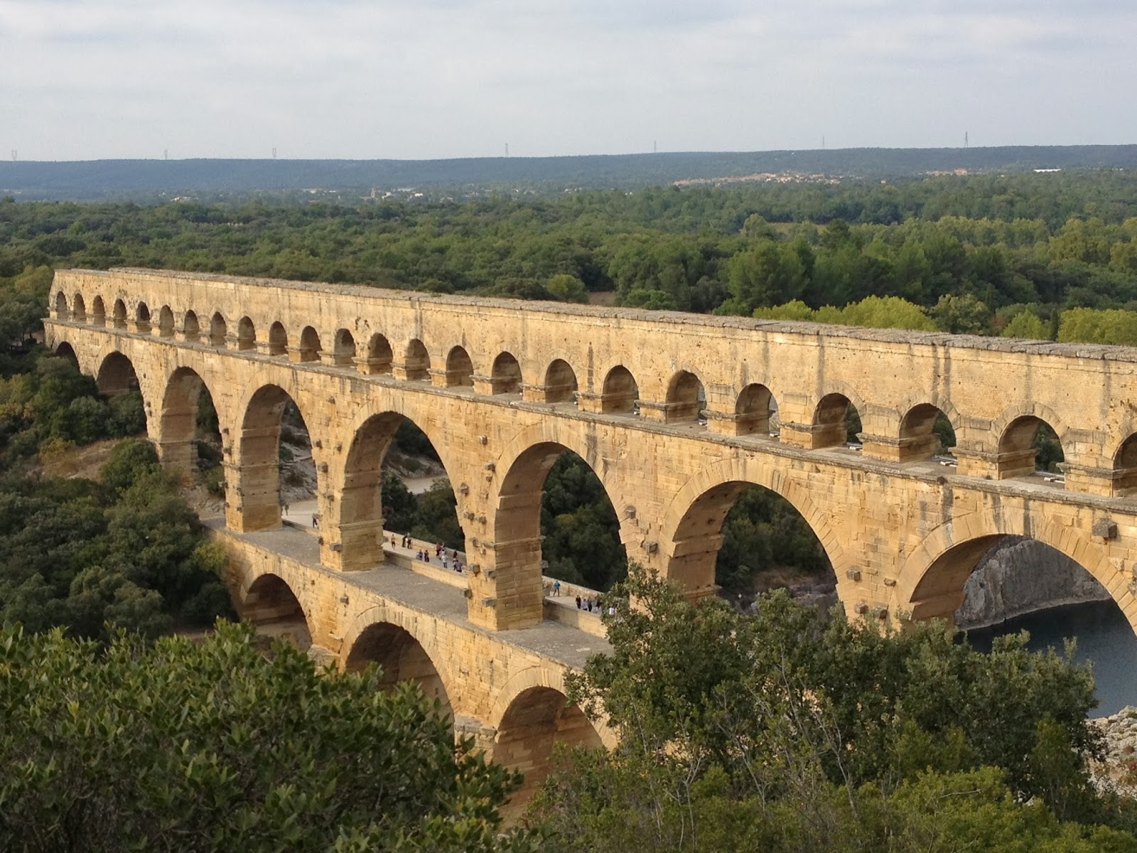 система акведуков. акведуки и водопроводы в риме. пон-дю-гар римский акведук. акведук сеговии в древнем риме. акведук римский водопровод.