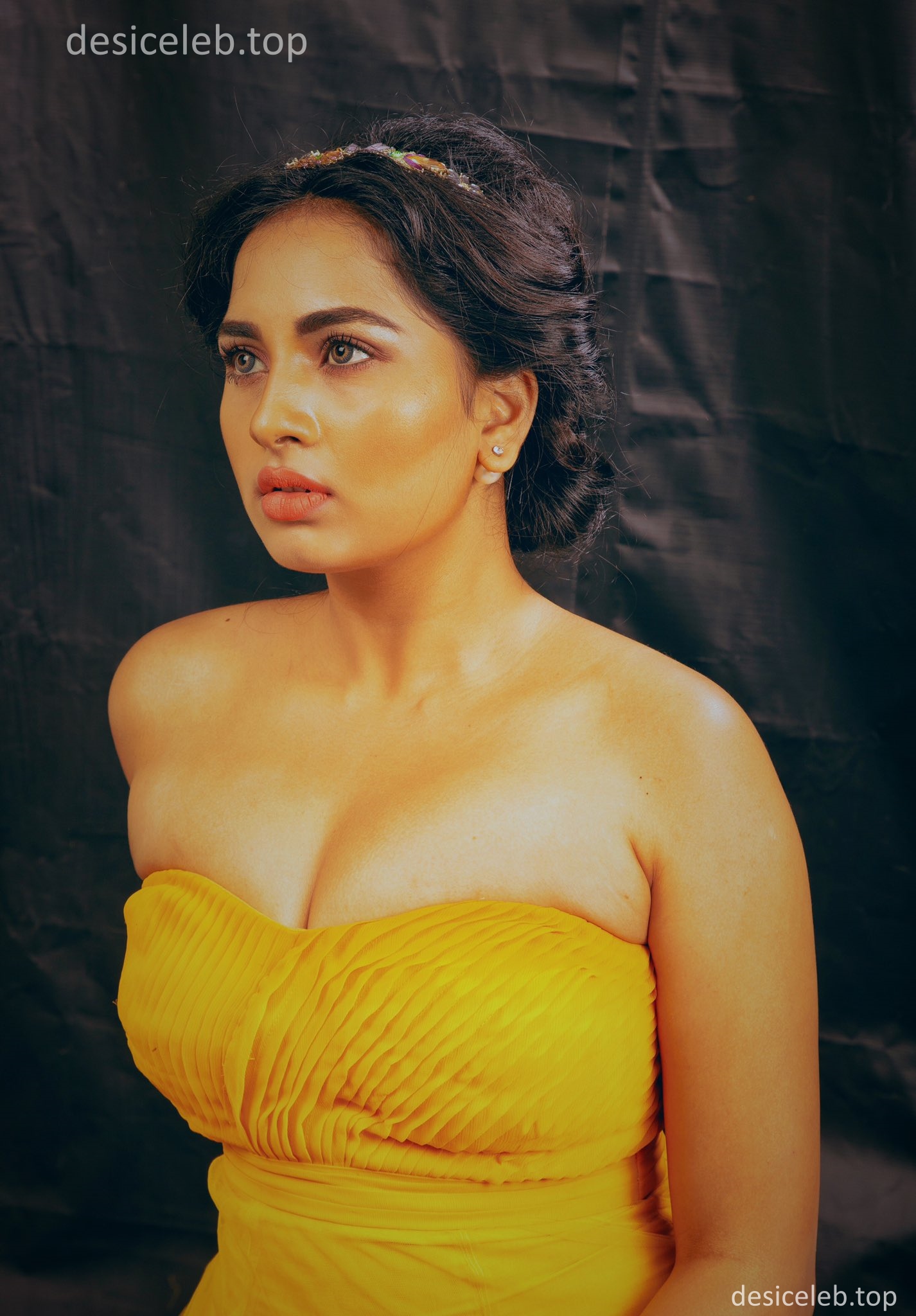 Srushti Dange Big Boobs,Srushti Dange Sexy Cleavage, Srushti Dange boobs, Srushti Dange reveling photoshoot