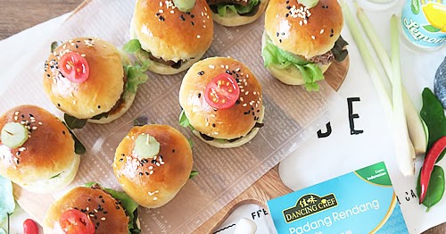 DreamersLoft: Beef & Chicken Rendang Burgers