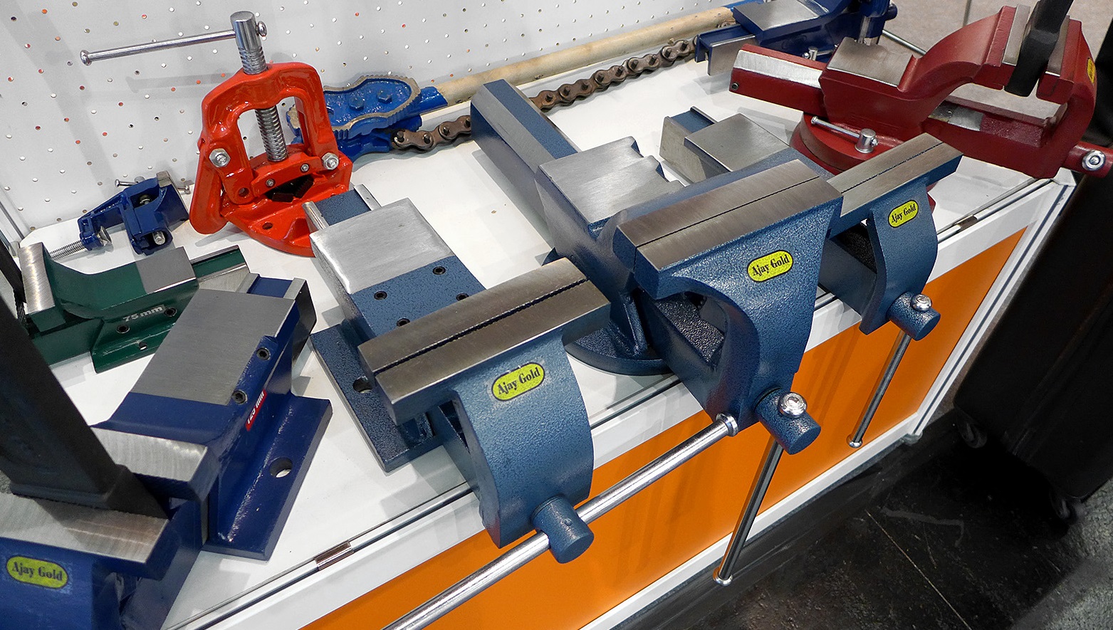 Bench Vice Buying Guide to choose right bench Vice Tools