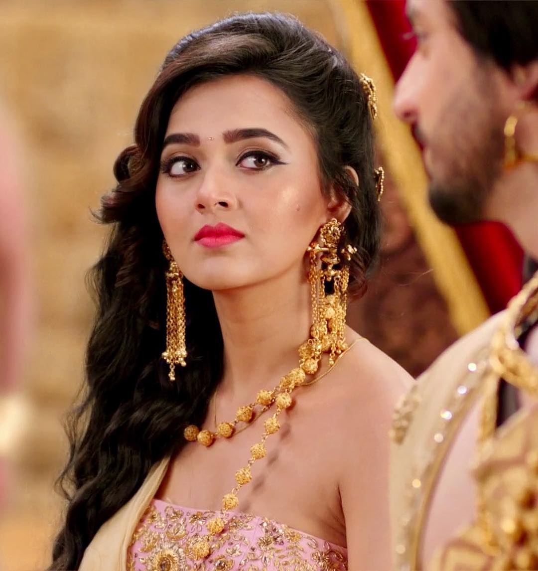 Tejasswi Prakash Beautiful Pics in HD