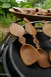 spoon carving+spooncarving+jon mac+dartmoor+devon