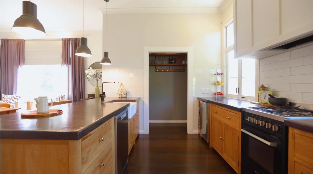 15 Interior Design Photos vs. 25 Wilson Road North, Paengaroa Home Tour