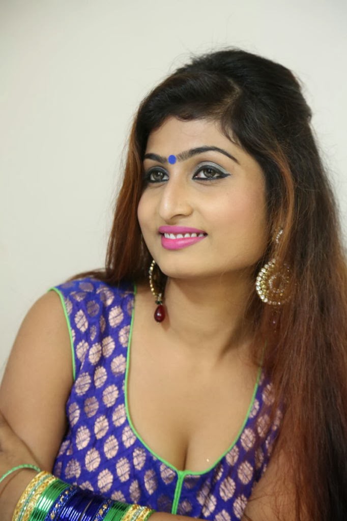 Actress+Swapna+New+Hot+Gallery+(17).JPG
