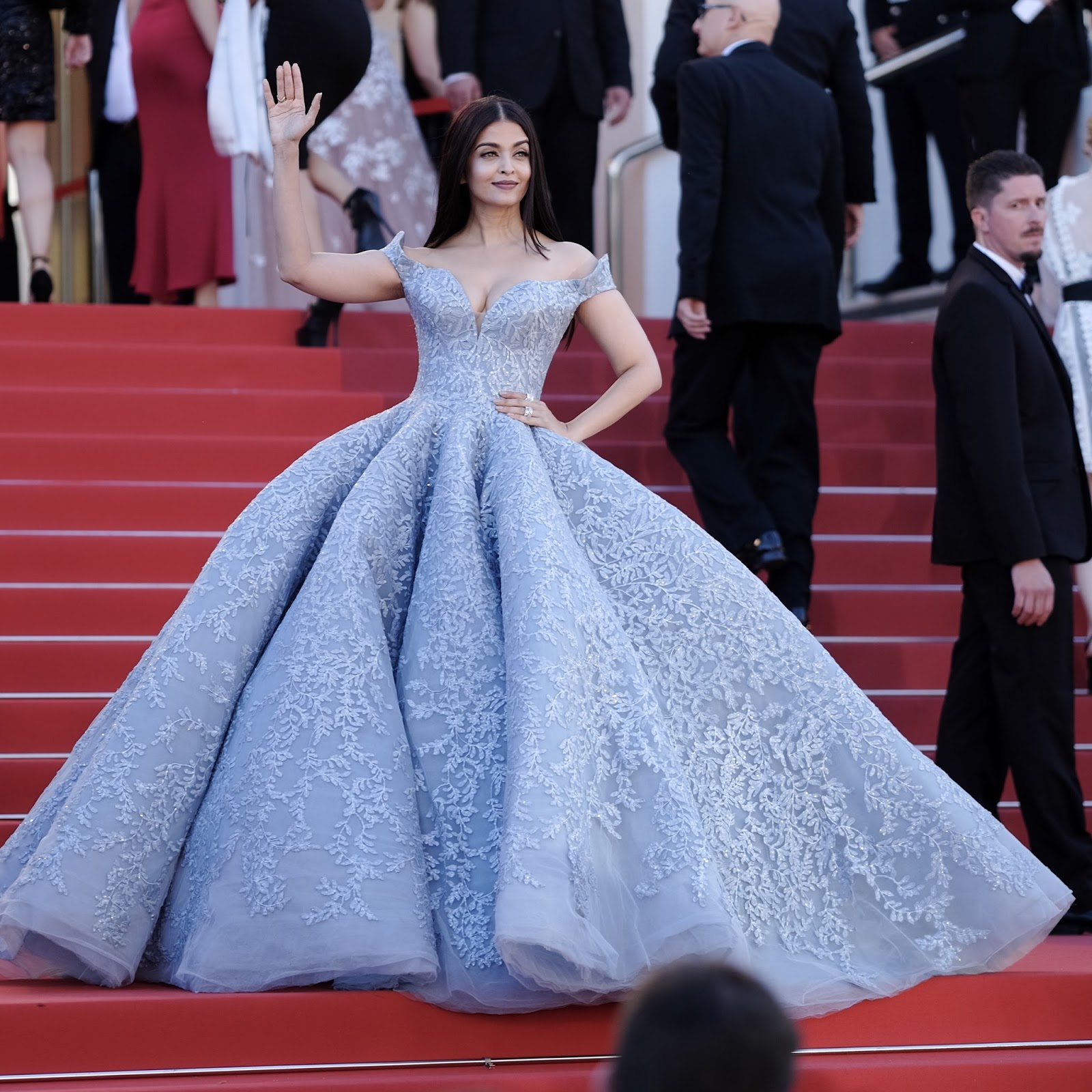 Aishwarya Rai Bachchan Looks Irresistibly Sexy in a Blue Michael Cinco Gown At 'Okja' Premiere During The 70th Cannes Film Festival 2017