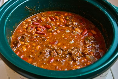 Slow Cooker Ground Beef and Refried Bean Chili with Salsa and Lime ...