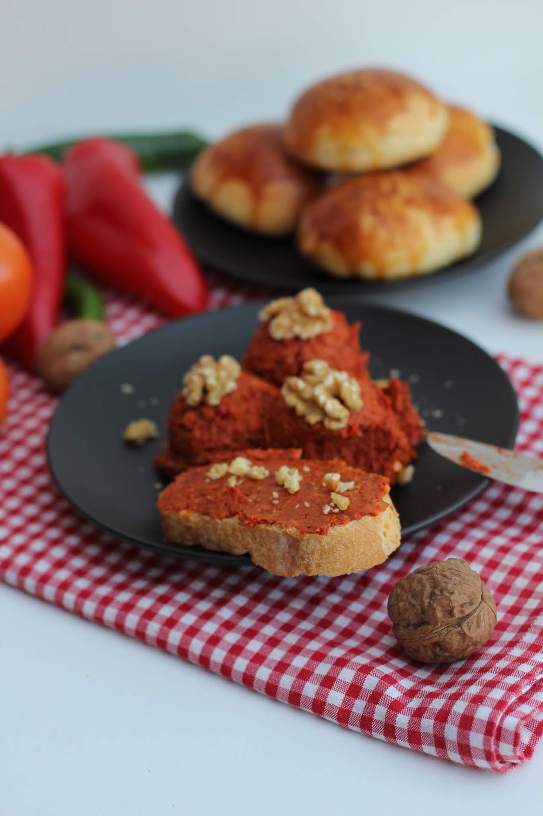Acuka - türkischer Brotaufstrich mit Tomatenmark