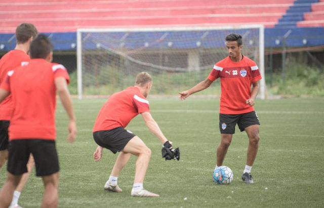 Bengaluru FC defenders Gursimrat Singh and John Johnson in training at the Bangalore Football Stadium, in Bengaluru, on Tuesday. Bengaluru FC defenders Gursimrat Singh and John Johnson in training at the Bangalore Football Stadium, in Bengaluru, on Tuesday.