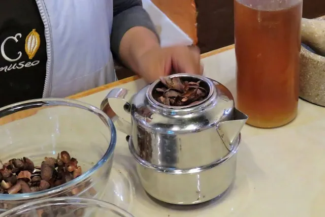 Food in Peru: Tea made from the husks of cocoa beans in Ollantaytambo