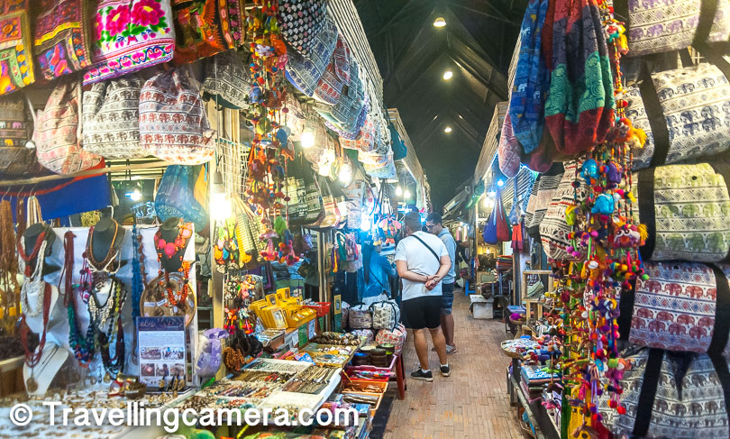 These markets are so colorful that you can spend hours looking through hundreds of shop and not get bored. You can browse through Aladdin pants, bags, cosmetic jewellery, t-shirts, skirts and so much more. Didi and I could have easily spend 3-4 days roaming through these markets.