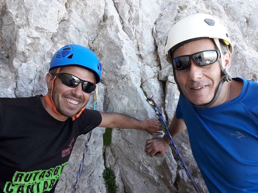 subida-pared-Picu-urriellu-naranjo-de-bulnes-picos-de-europa-enlacima