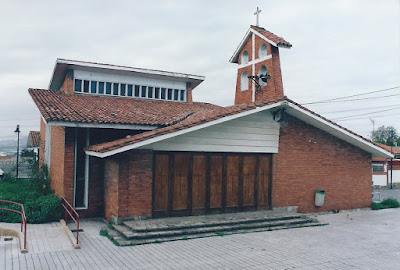 Iglesia de Santa Bárbara en el Poblado de Moreda de Gijón