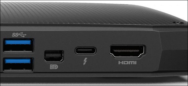 لقطة عن قرب لمنافذ الكمبيوتر المحمول بما في ذلك (من اليسار) HDMI و Thunderbolt 3 و DisplayPort ومنفذ USB مزدوج.