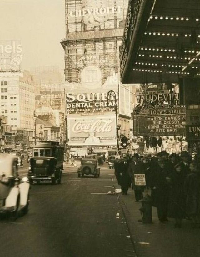 This is What New York Times Square Looked Like  in 1934 