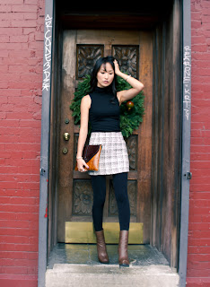 http://1.bp.blogspot.com/-D_7mQ47cPZk/TvuarVNUYtI/AAAAAAAADVo/K7iB0MbqjcI/s1600/misspouty+blog+outfit+post+stella+minimalism+wool+jacket+tweed+mini+skirt+leather+clutch+lanvin+ankle+boots+fashion+style+blogger4.JPG