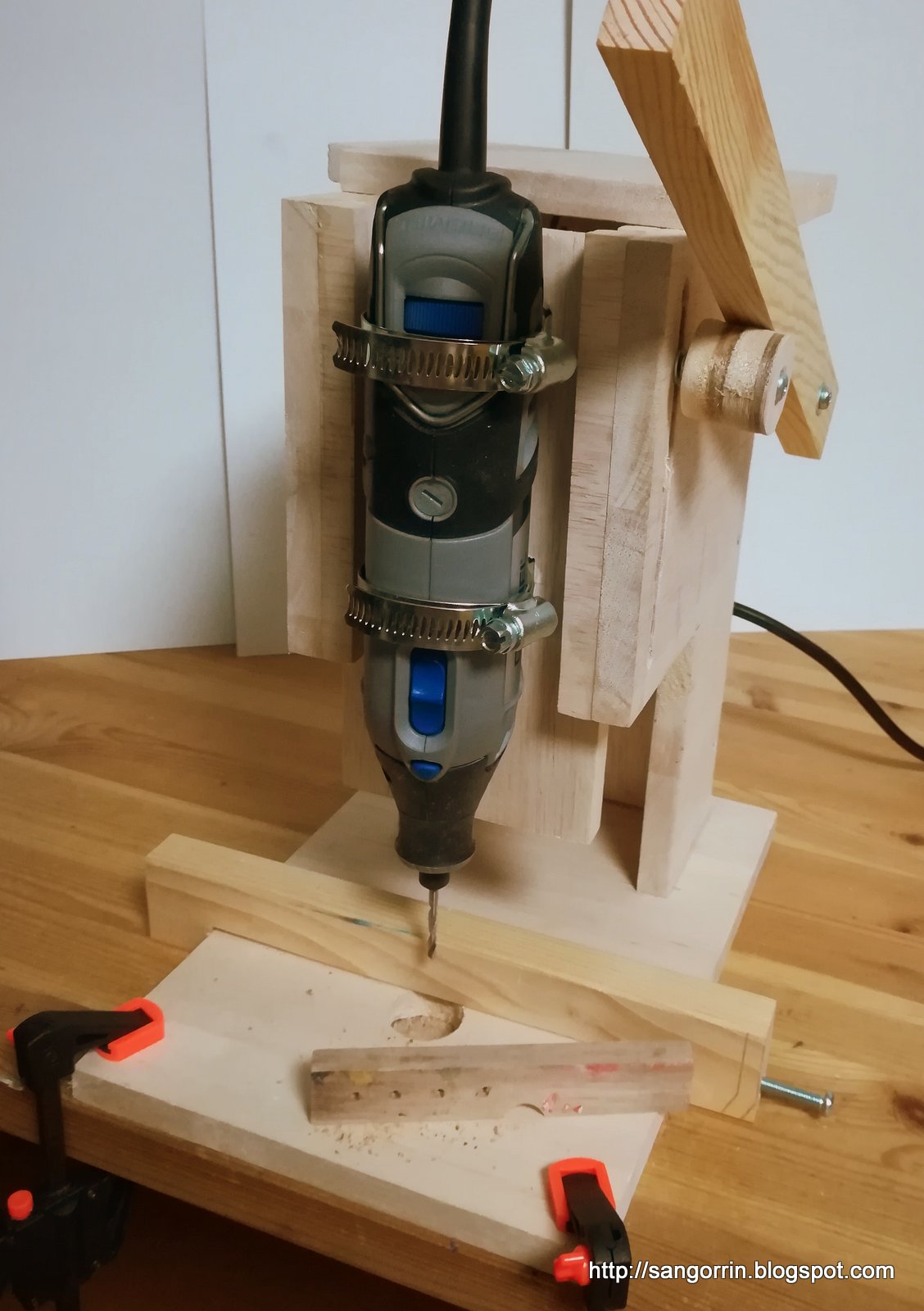 Sangorrin: DIY mini drill press and router table all-in-one