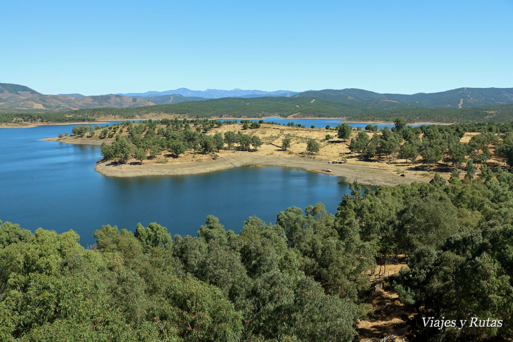 El embalse Gabriel y Galán de Granadilla