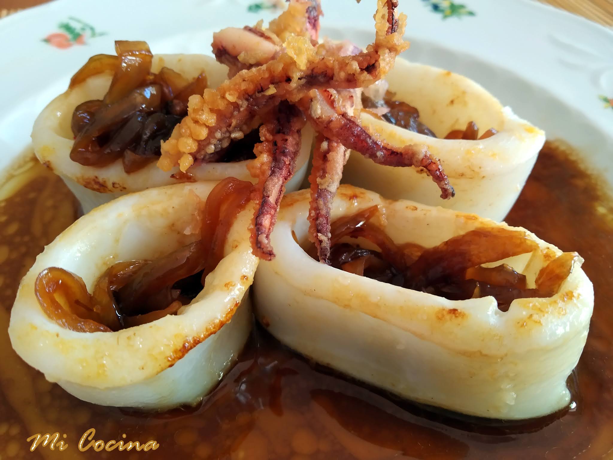 CALAMAR ENCEBOLLADO CON VINO MOSCATEL DE MALAGA