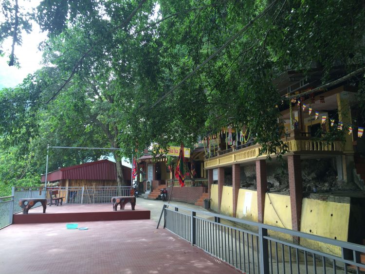 Địa điểm du lịch Bắc Kạn Đền Thắm