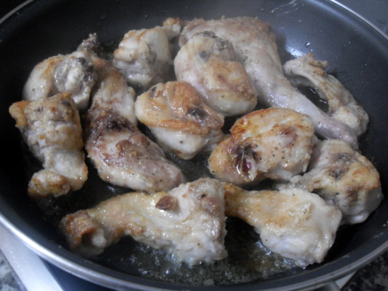 Trozos de conejo frito.