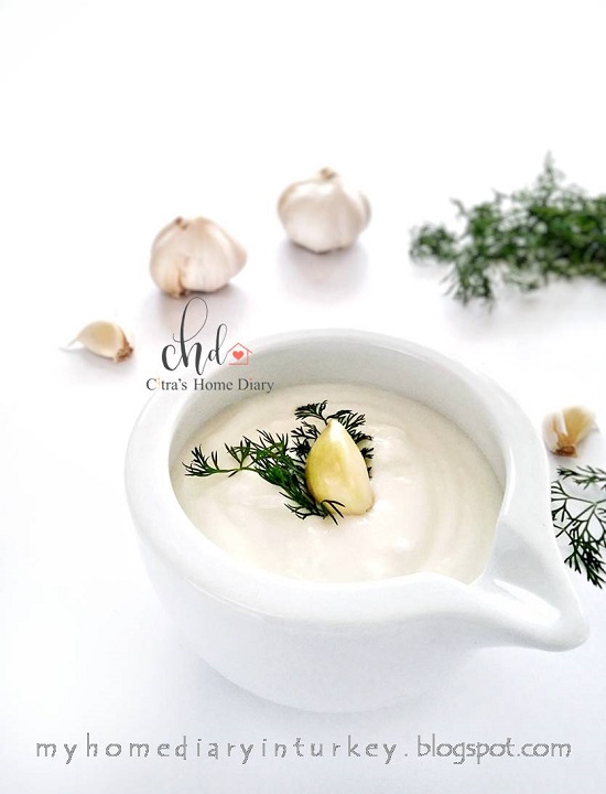 Citra's Home Diary Sarımsaklı Yoğurt sosu / Turkish garlic yogurt