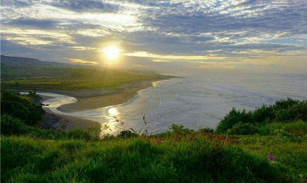 20 Wisata Pantai Populer Di Garut Yang Indah Dan Eksotis ...