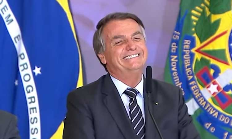 Bolsonaro diz que 'fake news fazem parte da nossa vida, morrem por si só'