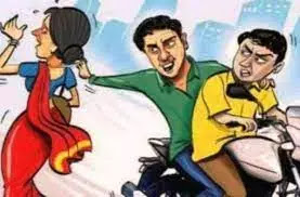 बंदूक की नोक लूट … ऑर्टिफिशियल गहने ले गए लु