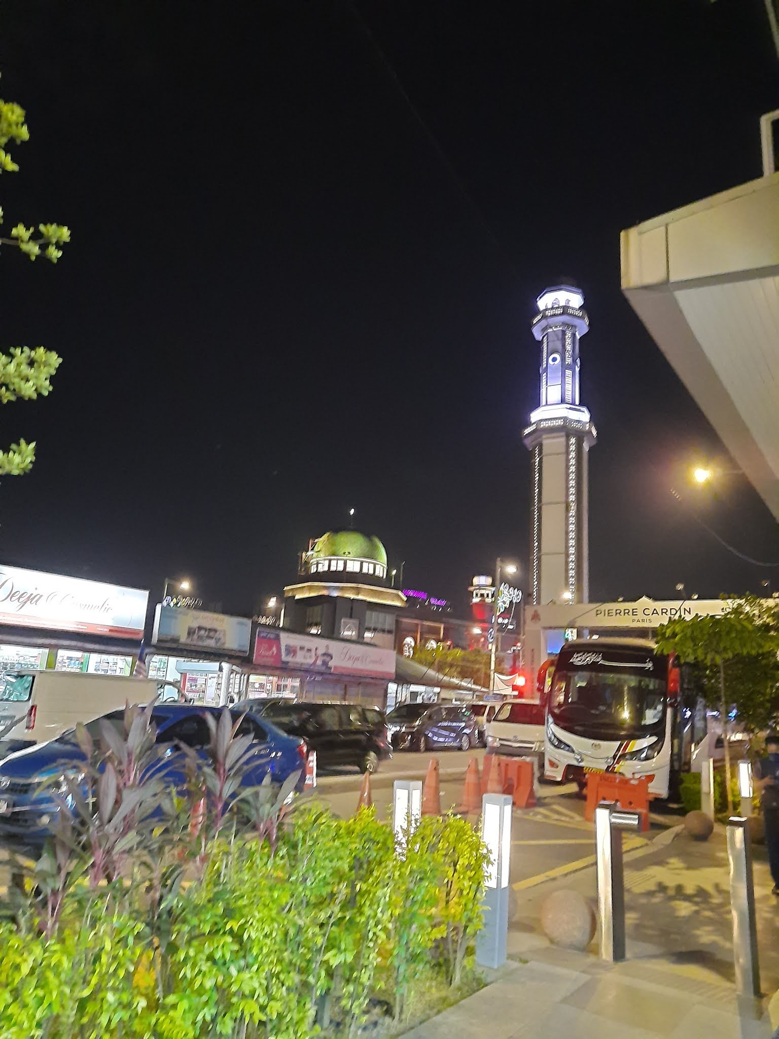 Meniti usia Weekend Breakaway Hotel Tamu, Kampung Baru part 1.