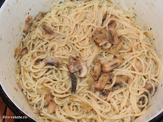 Paste cu ciuperci de casa reteta italiana traditionala retete culinare spaghete spirale melci penne cu legume de post retete si preparate culinare mancaruri,