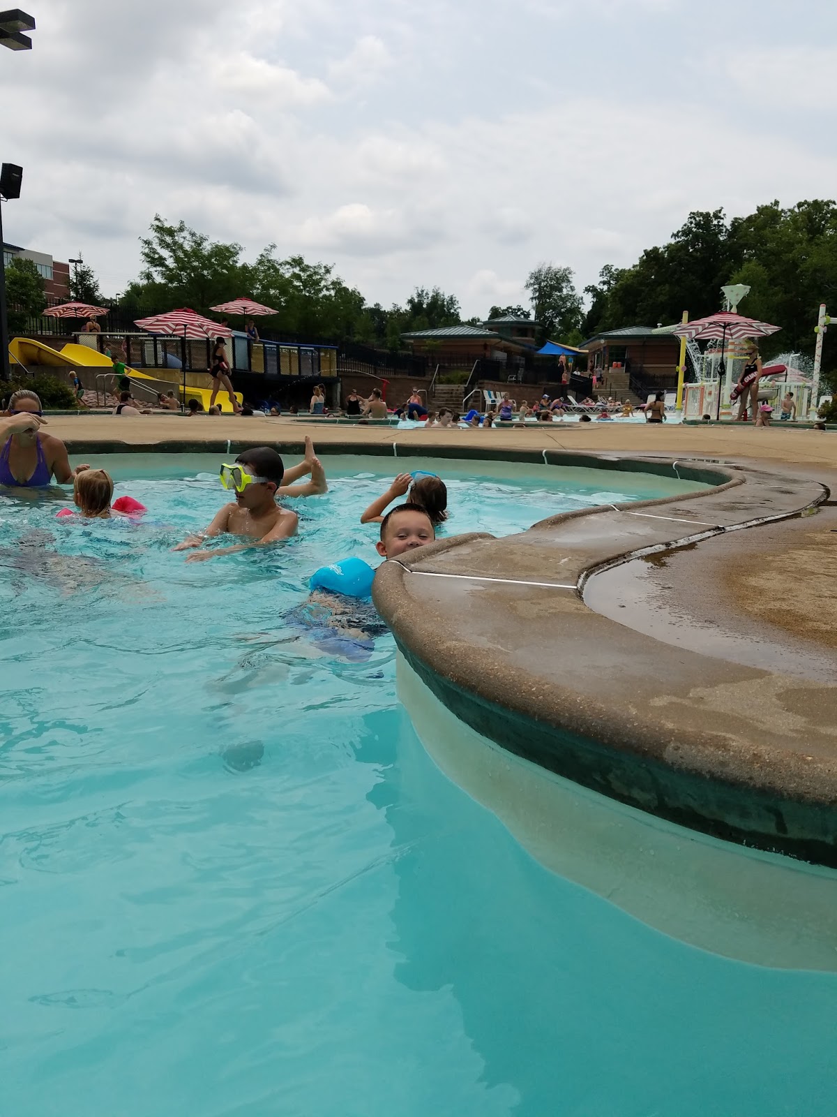 Play St. Louis Arnold Rec Center Outdoor Pool, Arnold