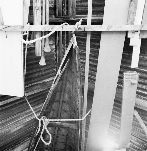 photo by Kevin Percival, proyecto documental isla "Tanera" | lanchas madera | cool stuff foto por Kevin Percival, proyecto documental isla "Tanera" | fotos en blanco y negro chidas