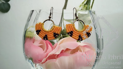 Pendientes en macramé, aros, aretes, Earrings, hoops, earrings in macramé by #AdrianaAbril instagram
