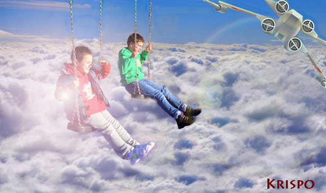 fotomontaje de niños volando en el cielo en columpio