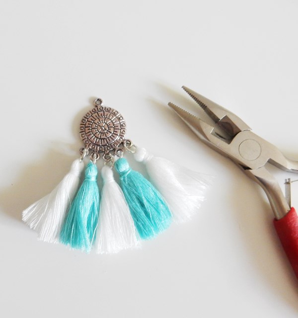 DIY : Collier pompons