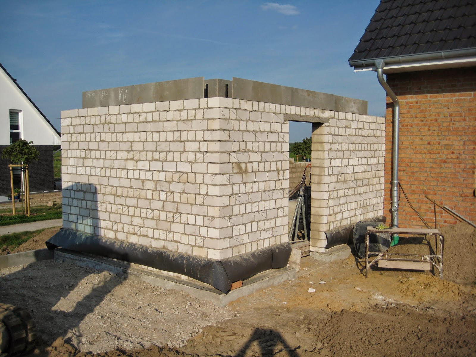 Unser Haus entsteht: Garage und Pflasterung