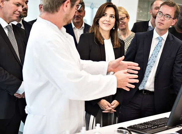 Crown Princess Mary attended the opening of Arla Foods Global Innovation Centre (ASIC) at the Agro Food Park in Aarhus. Princess wore Zara blazer and plated skirt, Gianvito Rossi Pumps