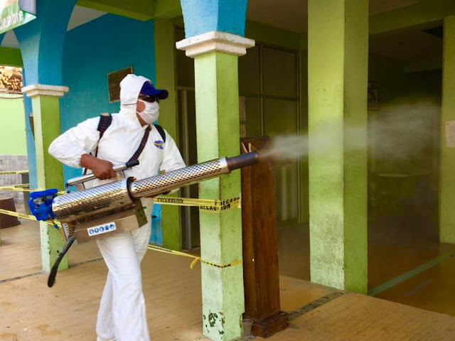 Desinfectan espacios públicos en municipios con índice elevado de contagios Desinfectan espacios públicos en municipios con índice elevado de contagios