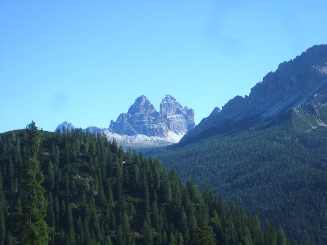 Sentieri facili in Cadore, trekking facili in Cadore, Passeggiate facili in Cadore Verso Lago Sorapiss e Rifugio Vandelli - sentiero 215 - Tre cime di Lavaredo
