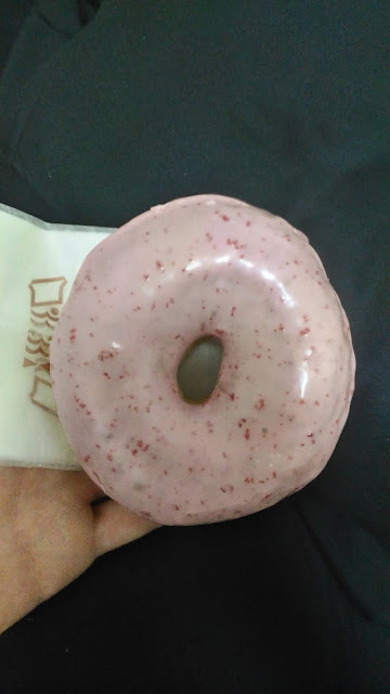 Un donuts à la fraise