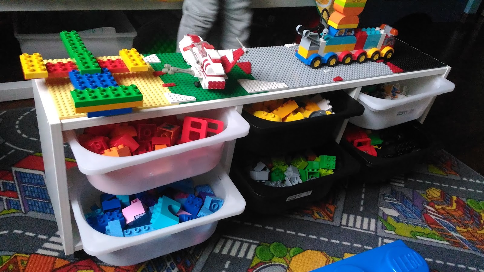 La Casin@ di Ale: Lego DUPLO table un tavolino per giocare DIY
