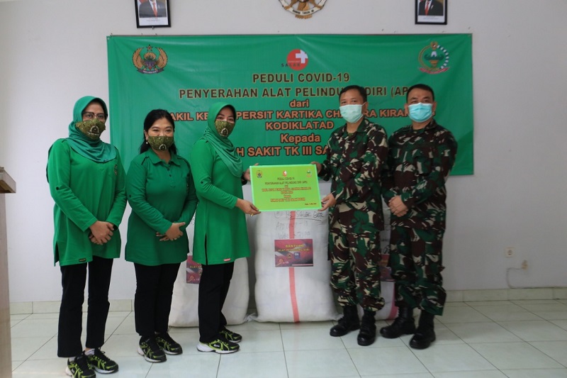 PERSIT KODIKLATAD KEMBALI SALURKAN BANTUAN APD  UNTUK TENAGA MEDIS DI JAKARTA DAN BOGOR